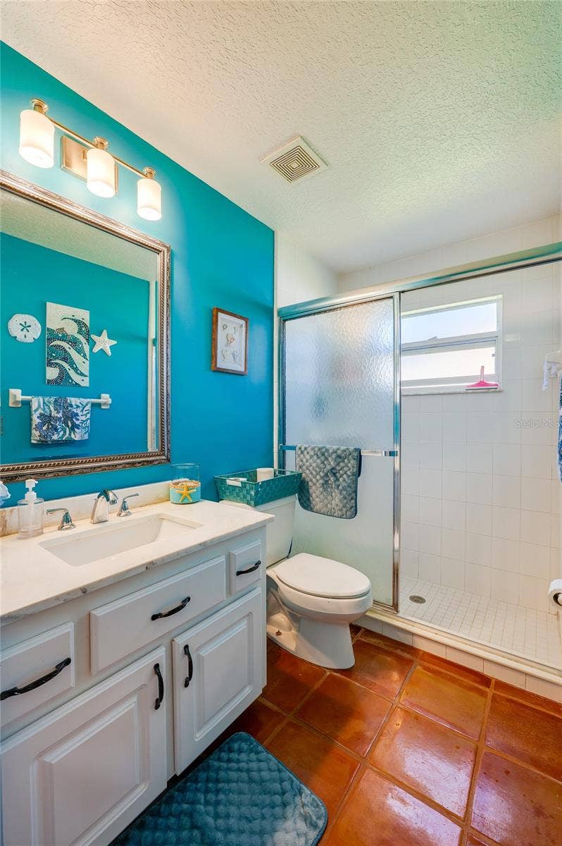 1312 N WEMBLEY CIRCLE, Port Orange, FL 32128 Guest bathroom