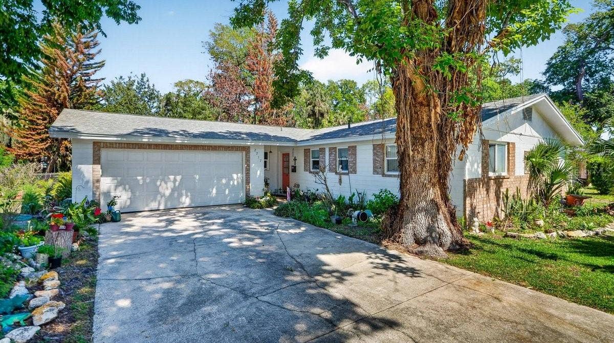 2217 GREEN STREET, South Daytona, FL 32119 2217 GREEN STREET, South Daytona, FL 32119