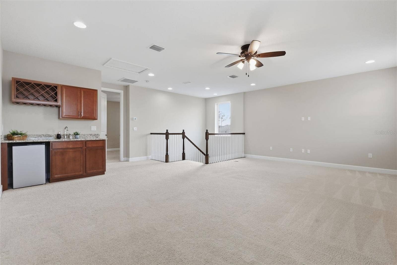 UPSTAIRS LOFT W/WET BAR