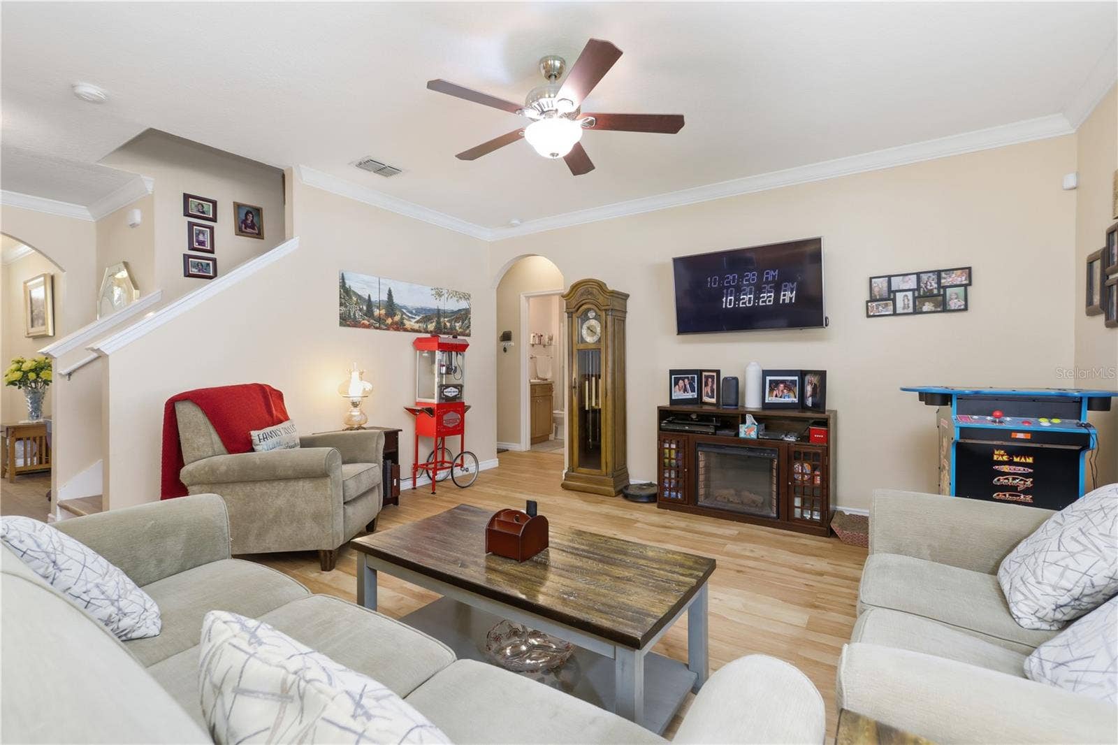 831 OAK HOLLOW LOOP, Deland, FL 32724