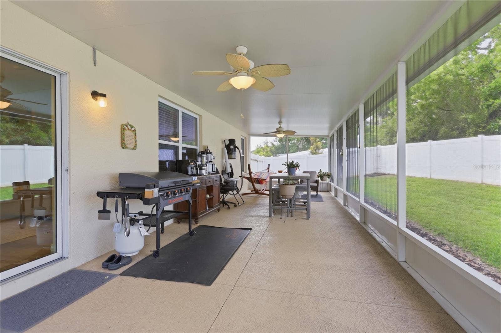 831 OAK HOLLOW LOOP, Deland, FL 32724