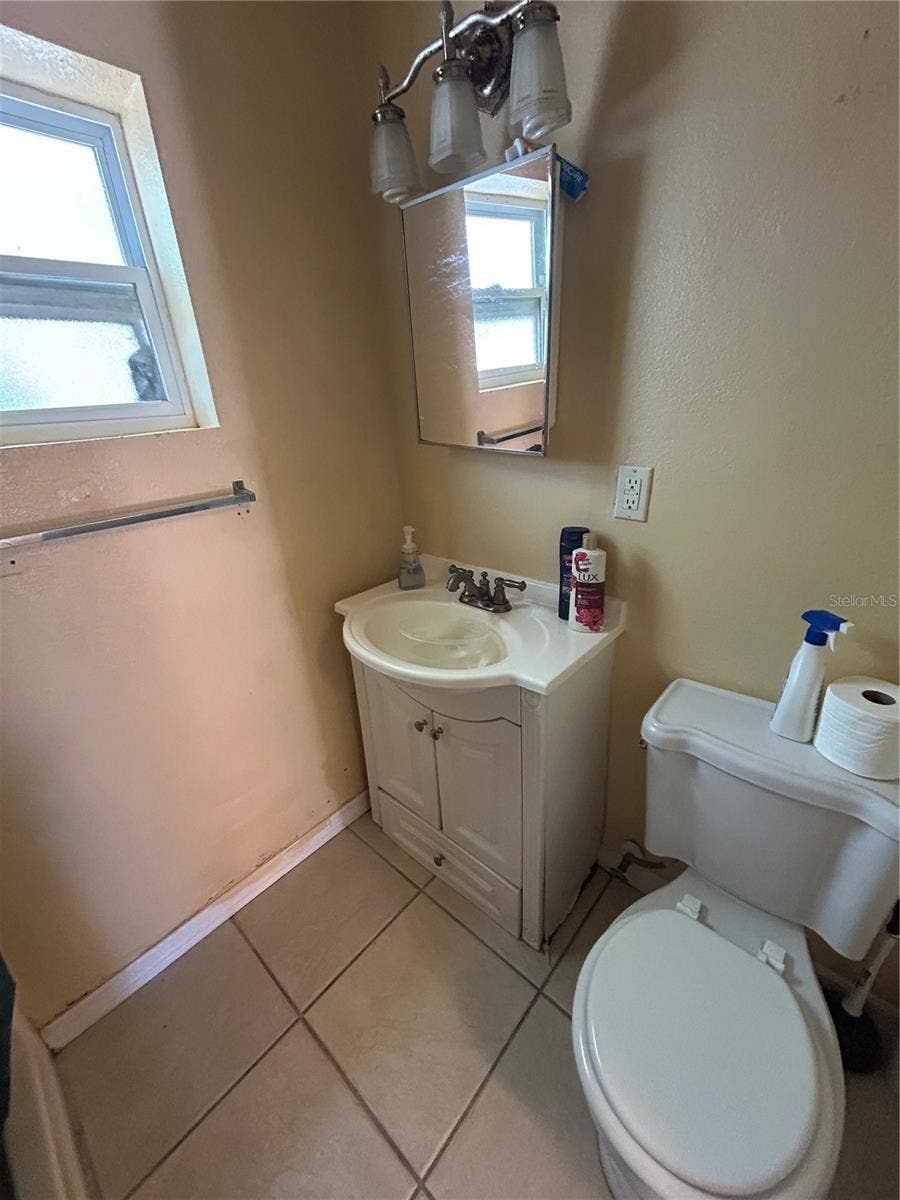 629 HOLMES AVENUE, Daytona Beach, FL 32114 bath with shower