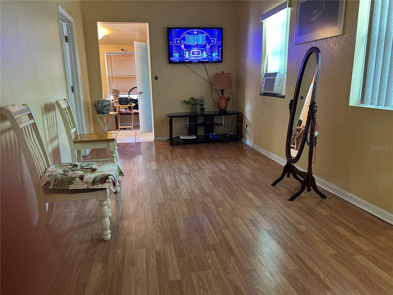 629 HOLMES AVENUE, Daytona Beach, FL 32114 Living Room