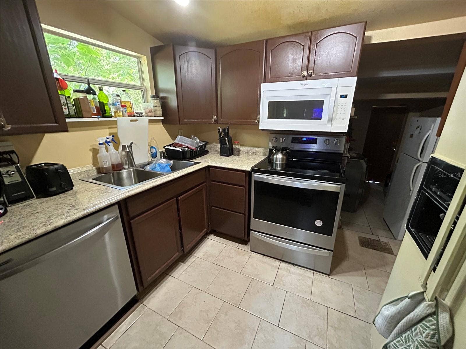 629 HOLMES AVENUE, Daytona Beach, FL 32114 Kitchen