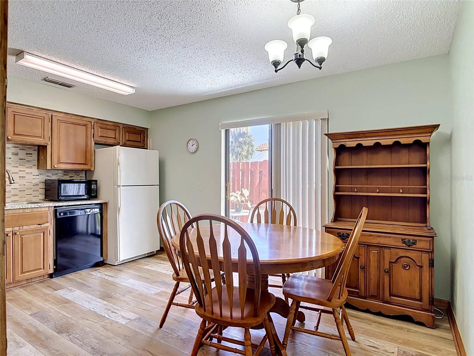 910 BIG TREE ROAD, #12-4, South Daytona, FL 32119 kitchen