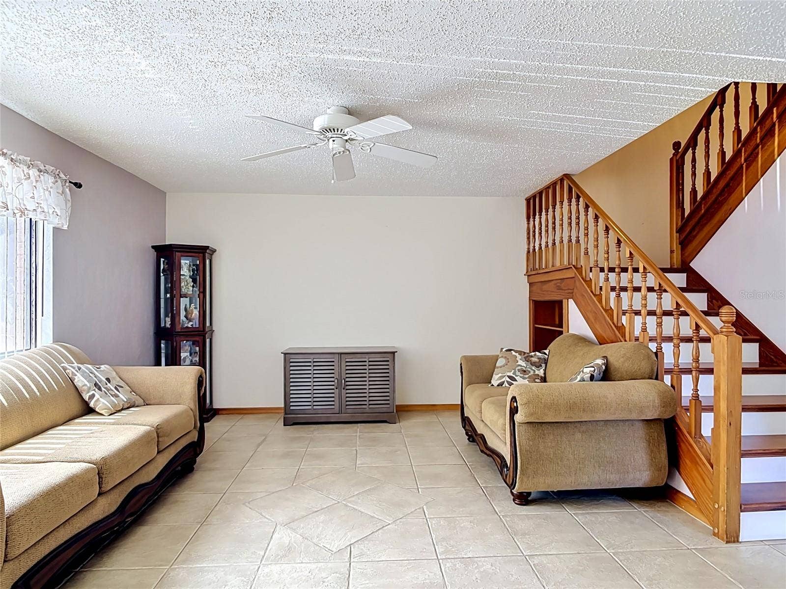910 BIG TREE ROAD, #12-4, South Daytona, FL 32119 Living room