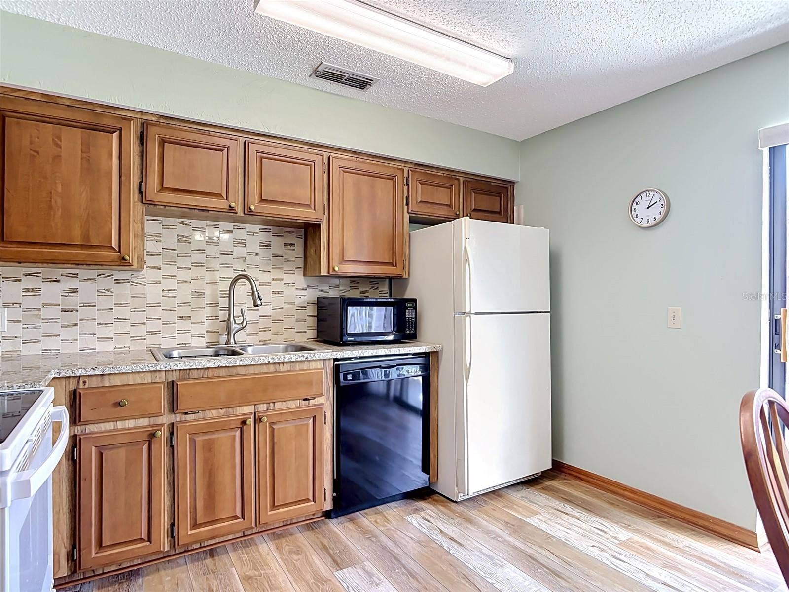910 BIG TREE ROAD, #12-4, South Daytona, FL 32119 kitchen