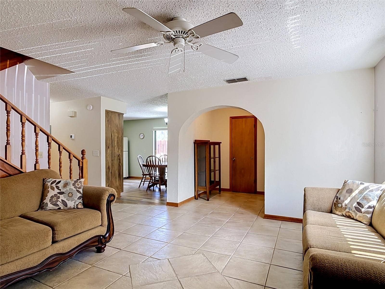910 BIG TREE ROAD, #12-4, South Daytona, FL 32119 Living Room