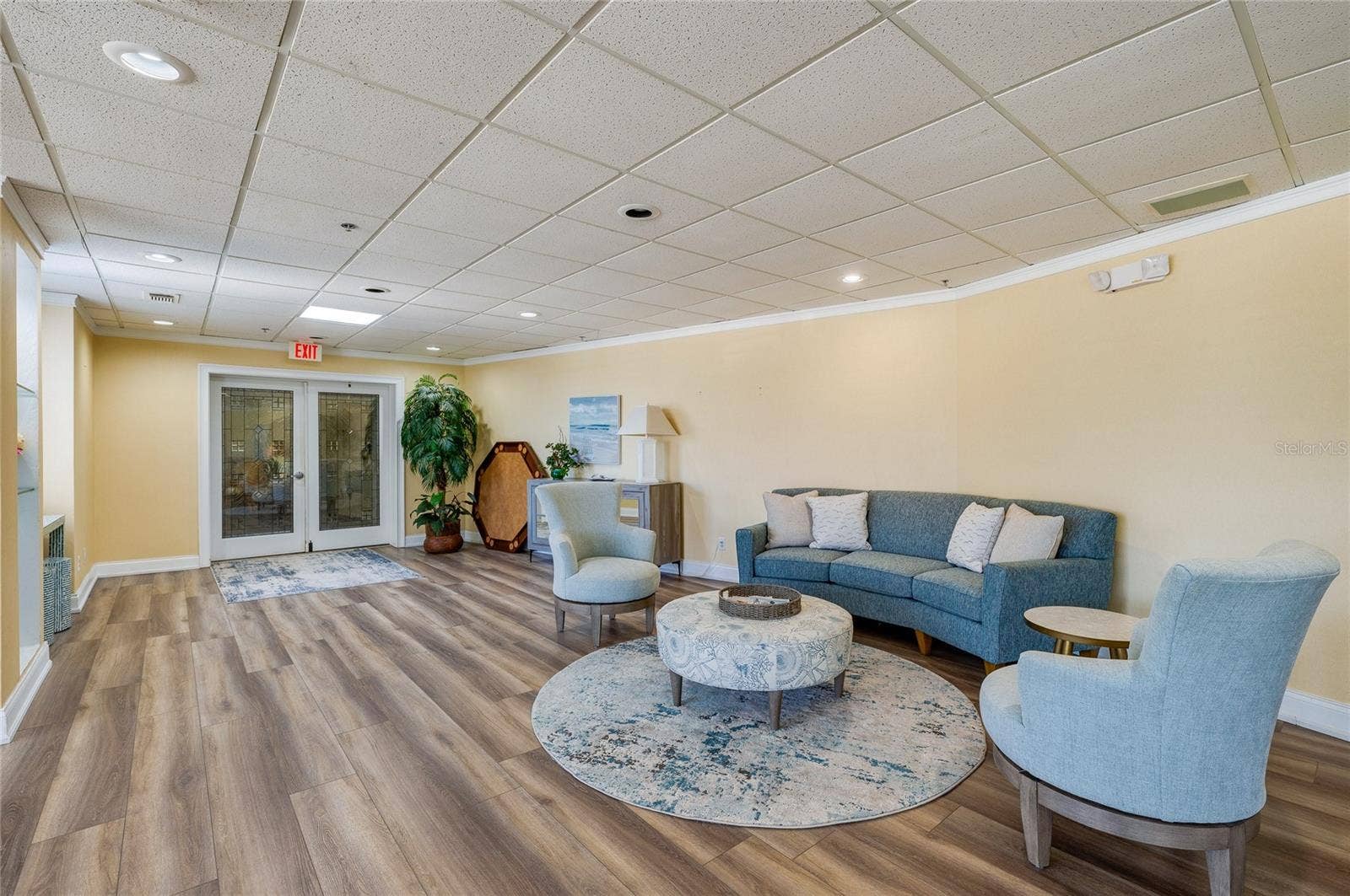 4575 S ATLANTIC AVENUE, #6101, Port Orange, FL 32127 Inviting indoor seating area with comfortable furnishings, perfect for relaxing or gathering with guests.