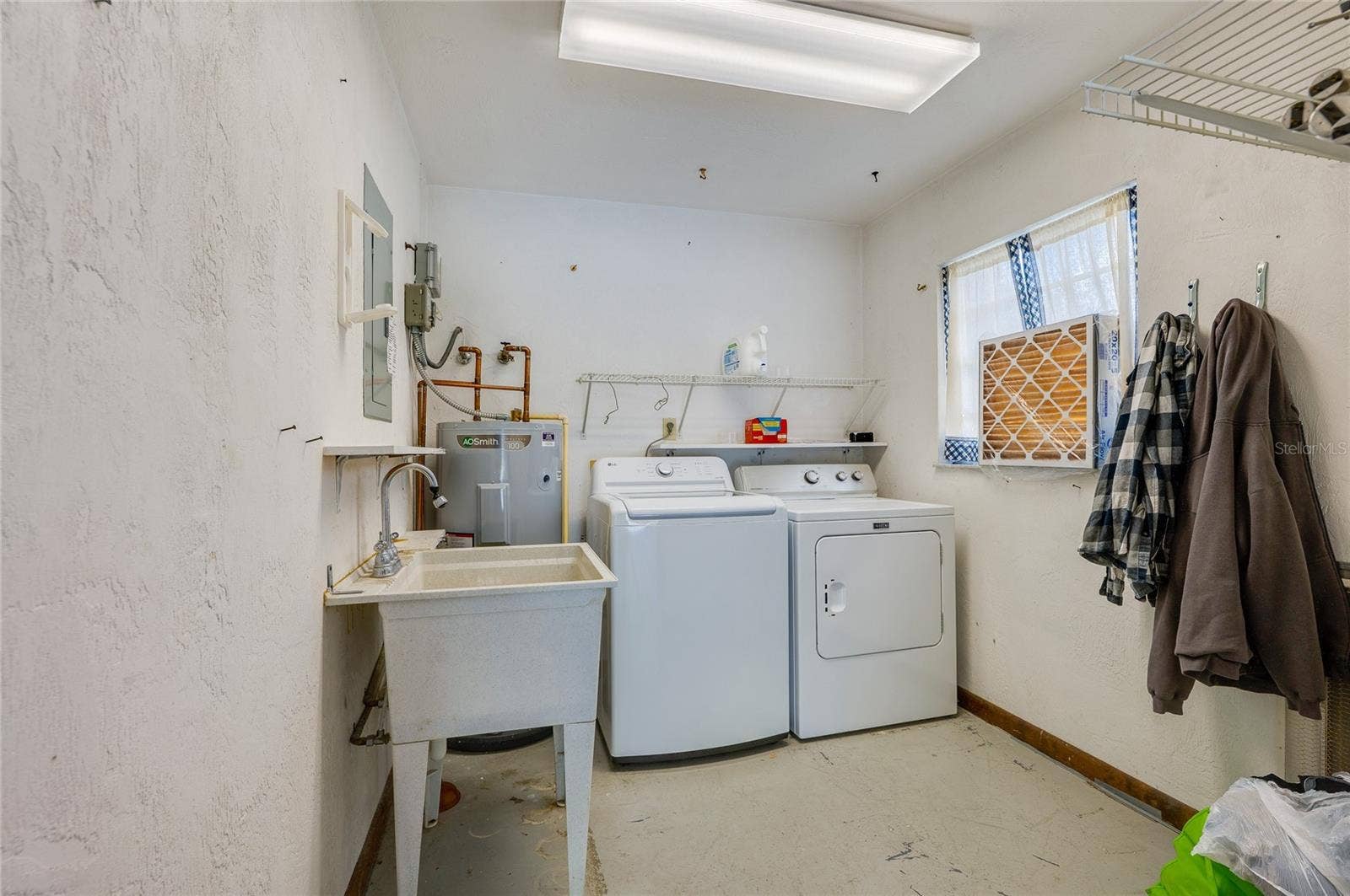 667 GEORGE MILLER CIRCLE, Port Orange, FL 32127 Laundry room in garage