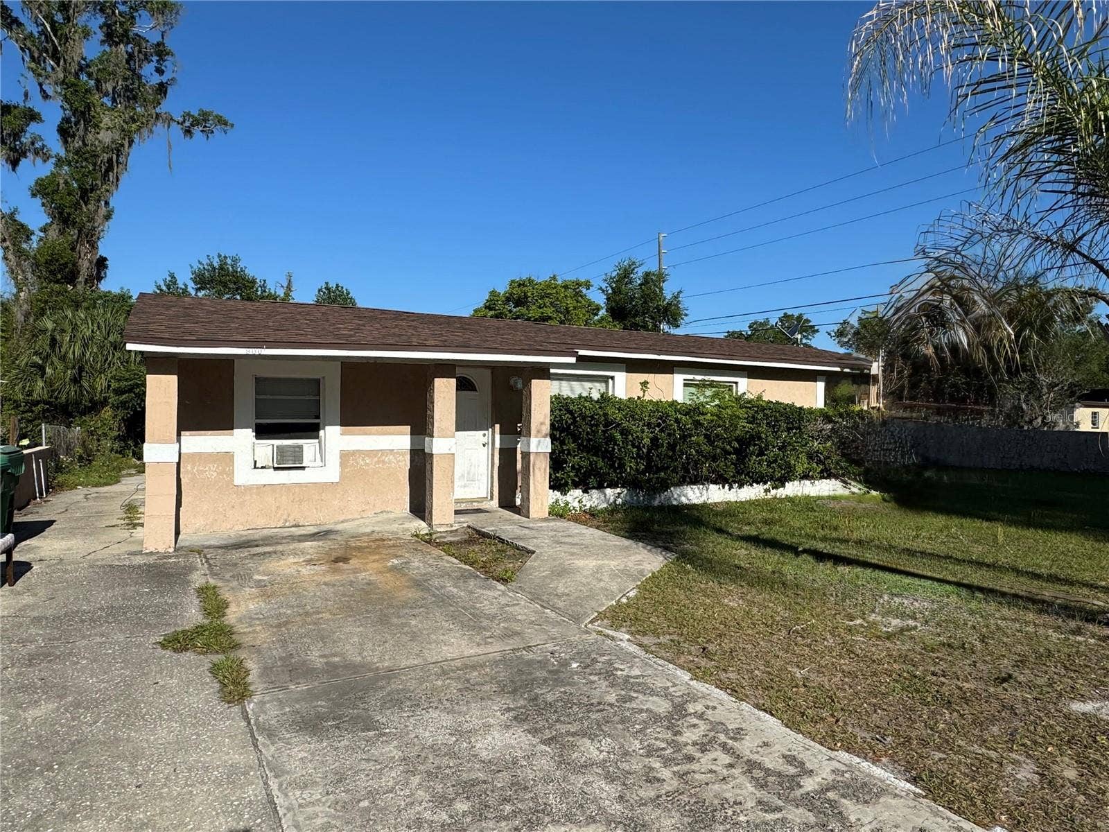 900 SHERWOOD DRIVE, DeLand, FL 32720 900 SHERWOOD DRIVE, DeLand, FL 32720