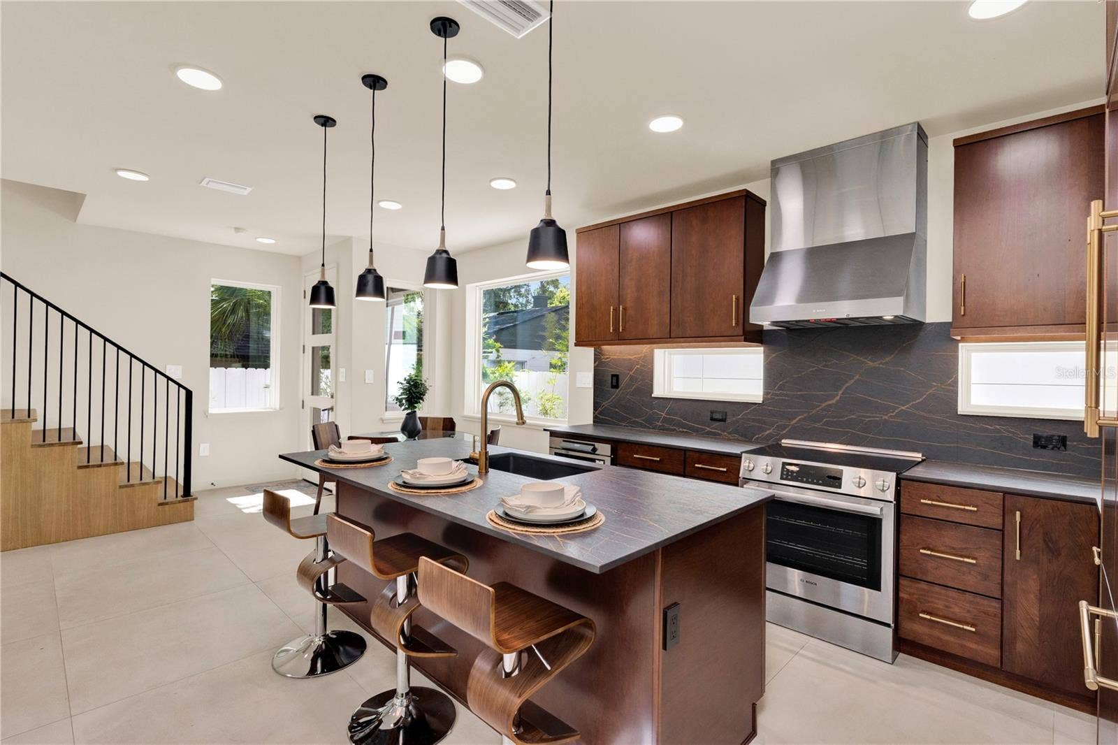 102 W PRINCETON STREET, Orlando, FL 32804 102 W PRINCETON STREET, Orlando, FL 32804