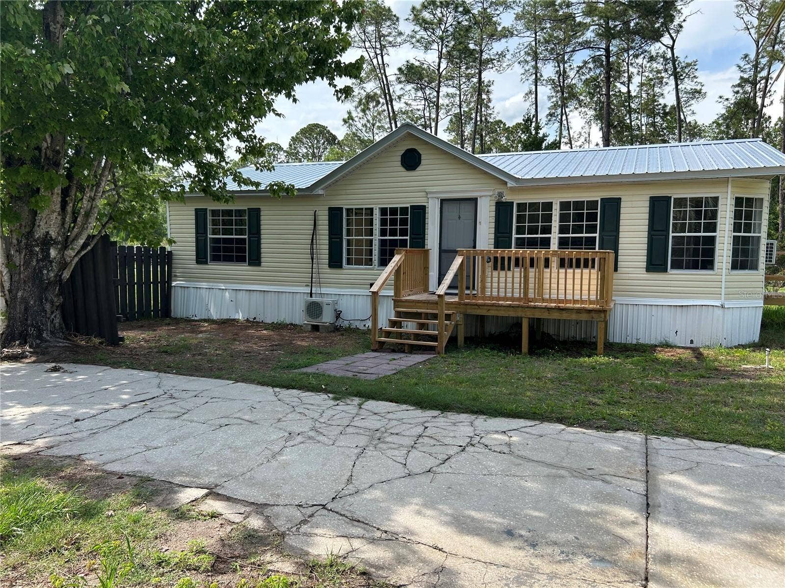 2585 VISTA PARK DRIVE, DeLand, FL 32724
