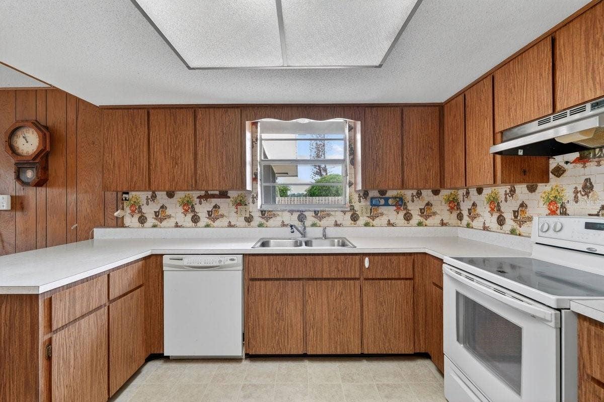 2342 CITRUS AVENUE, South Daytona, FL 32119 2342 CITRUS AVENUE, South Daytona, FL 32119