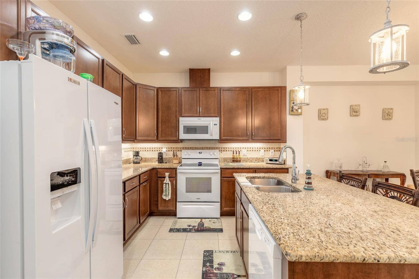 230 SAND BAR LANE, Daytona Beach, FL 32124 Under cabinet lighting