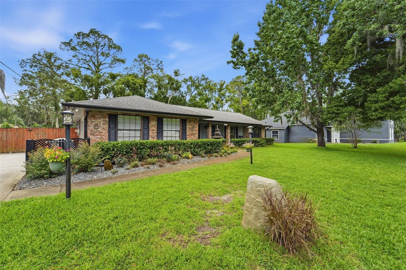 386 LAKE CHARLES ROAD, Deland, FL 32724 FRONT YARD