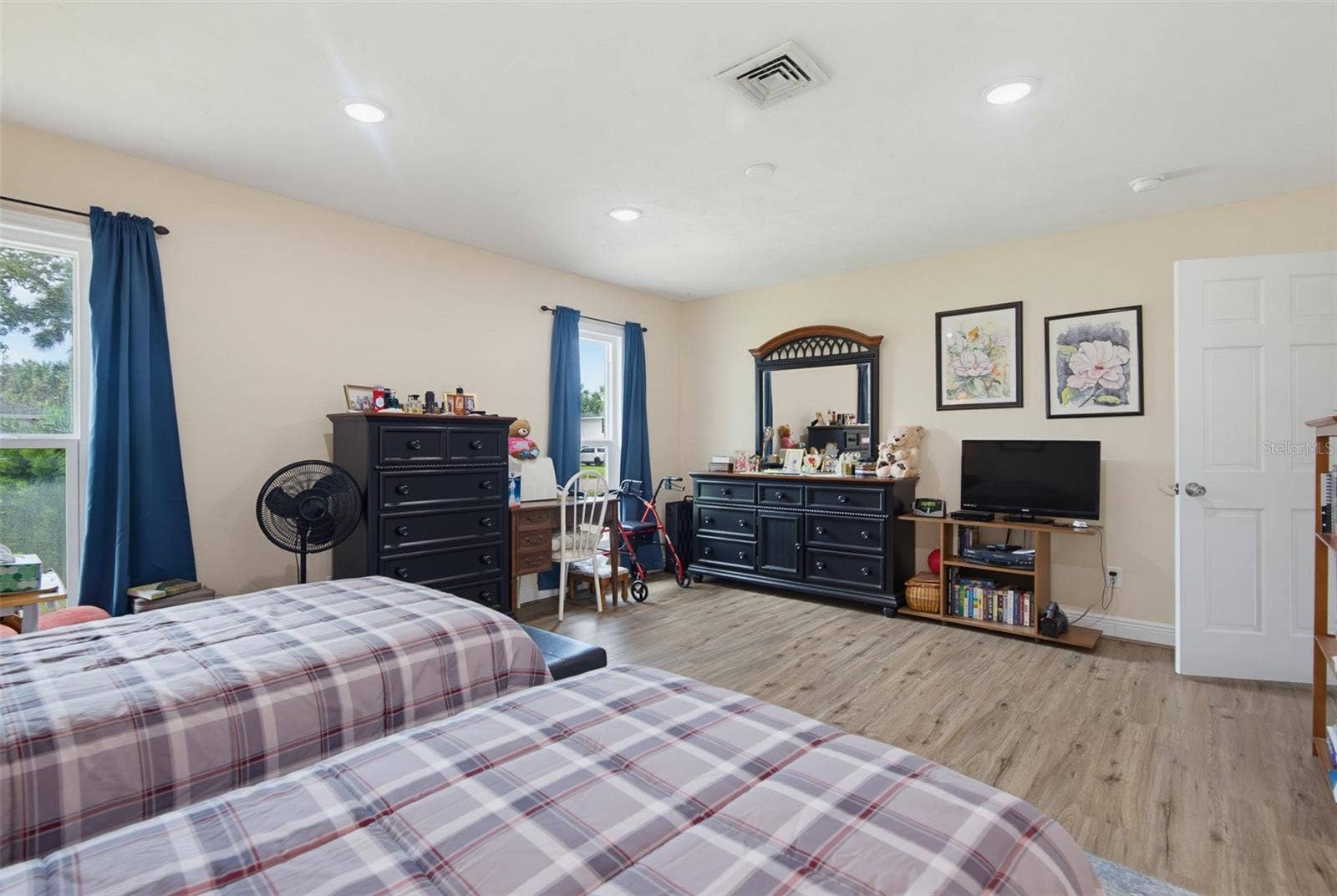 33 SANDCASTLE DRIVE, Ormond Beach, FL 32176 33 SANDCASTLE DRIVE, Ormond Beach, FL 32176