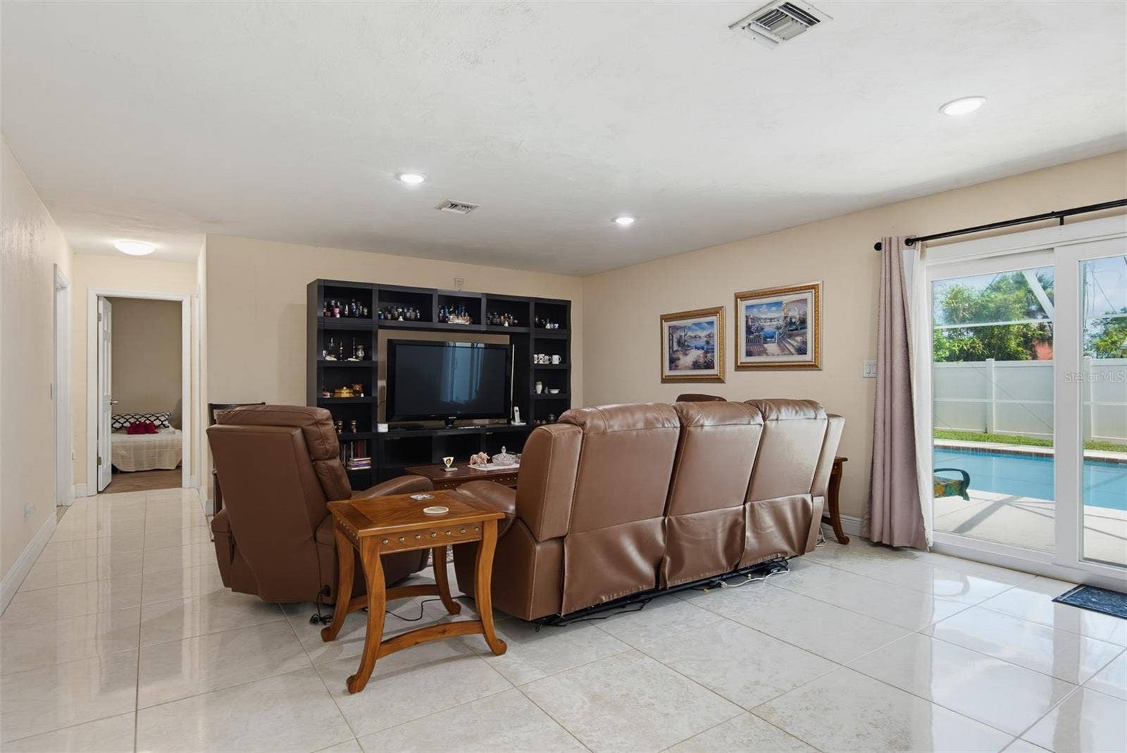 33 SANDCASTLE DRIVE, Ormond Beach, FL 32176 Family Room