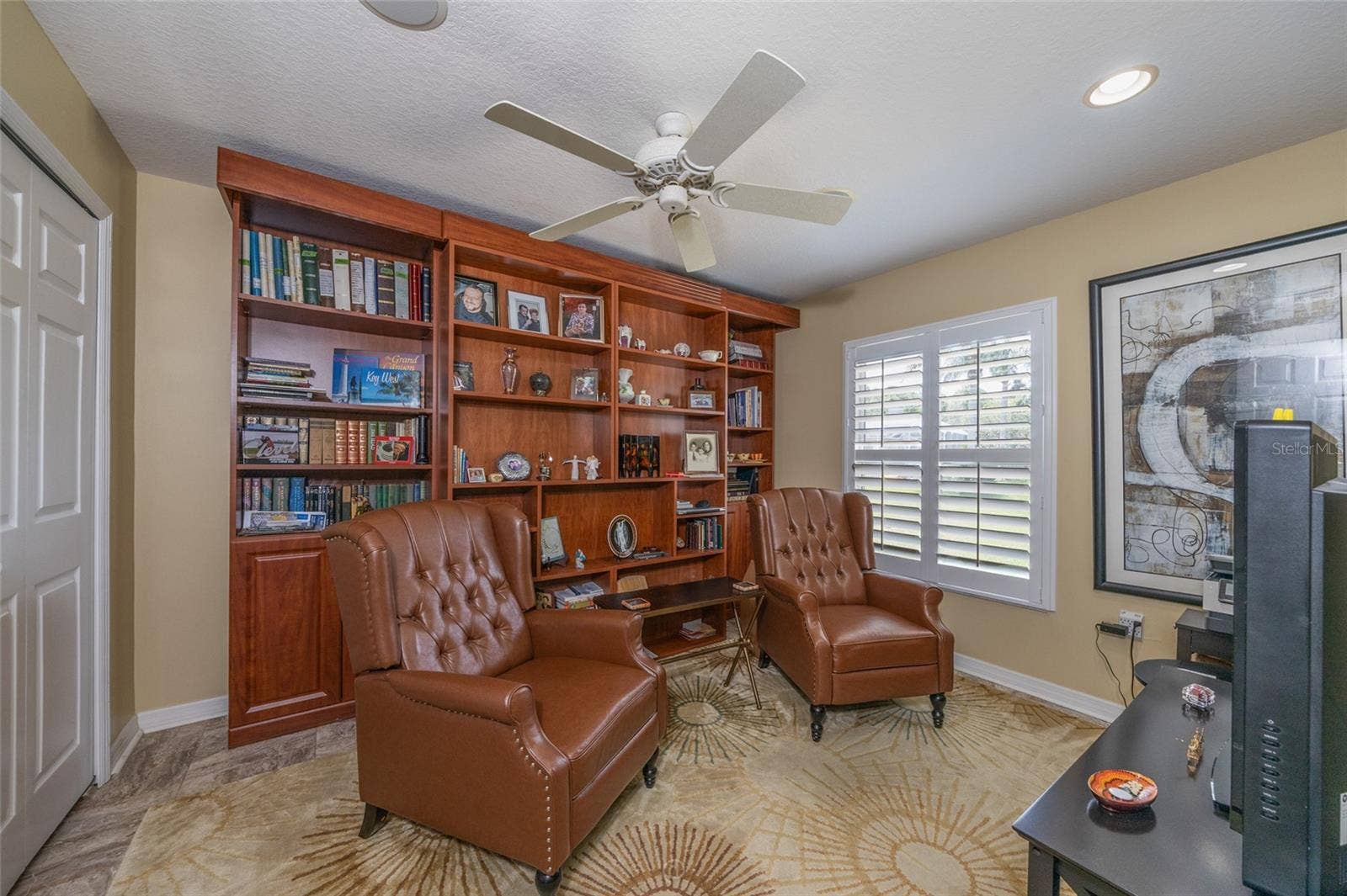 murphy bed behind sliding cabinets