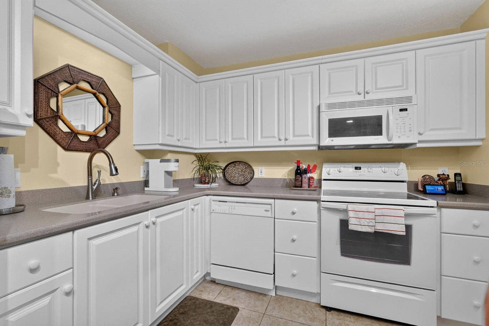 925 N HALIFAX AVENUE, #403, Daytona Beach, FL 32118 925 N HALIFAX AVENUE, #403, Daytona Beach, FL 32118