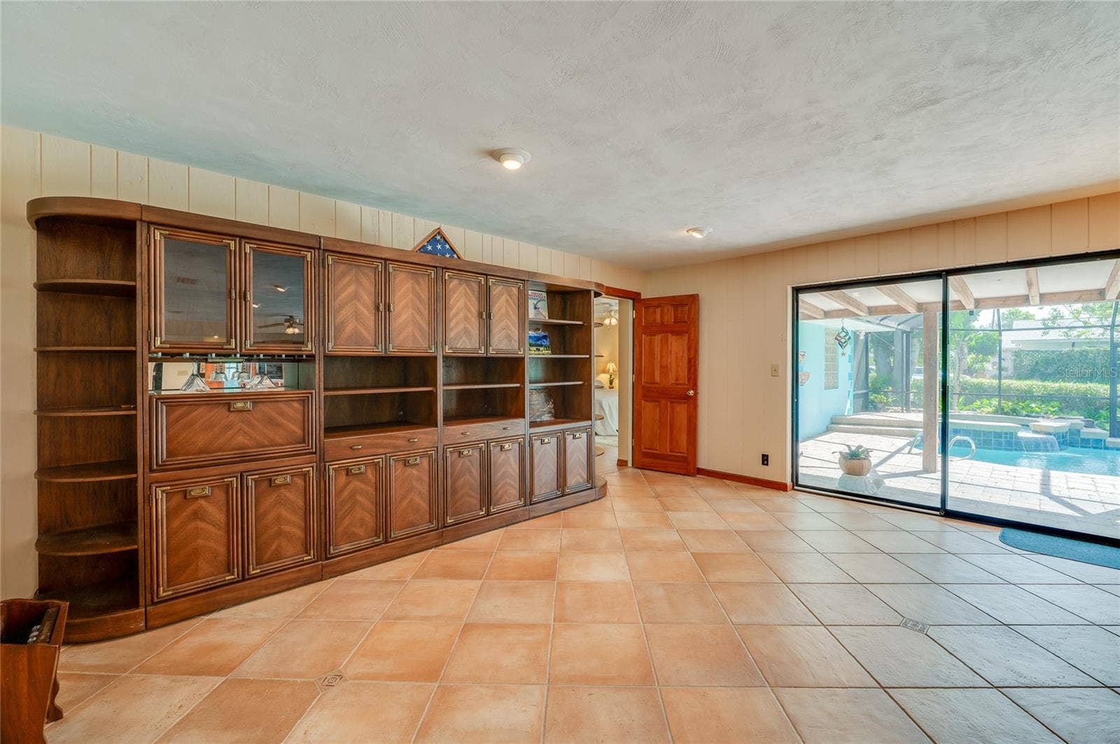 697 JOHN ANDERSON DRIVE, Ormond Beach, FL 32176 Family room