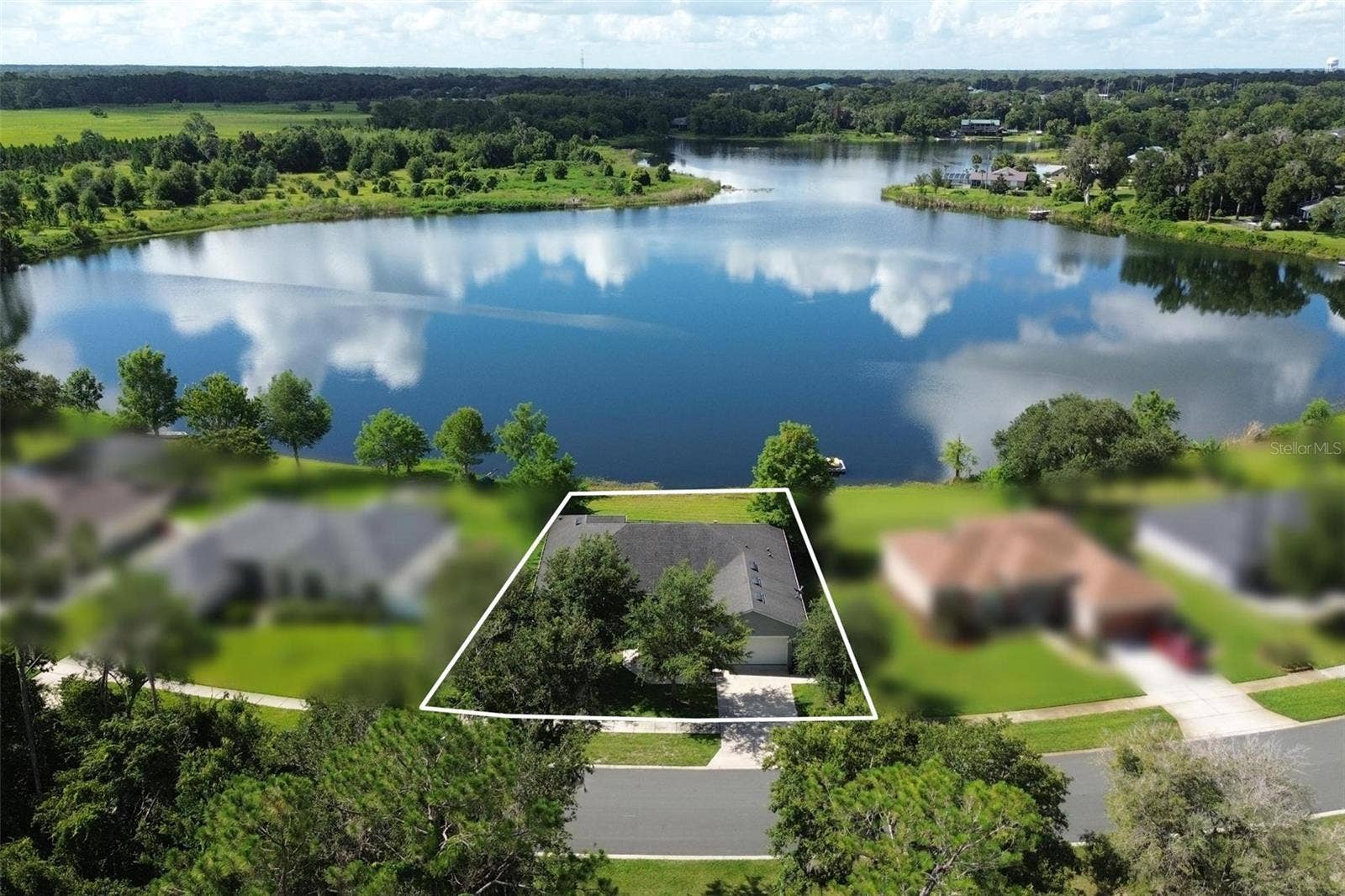 920 LAKE LINDLEY DRIVE S, DeLand, FL 32724 Beautiful Lake Front