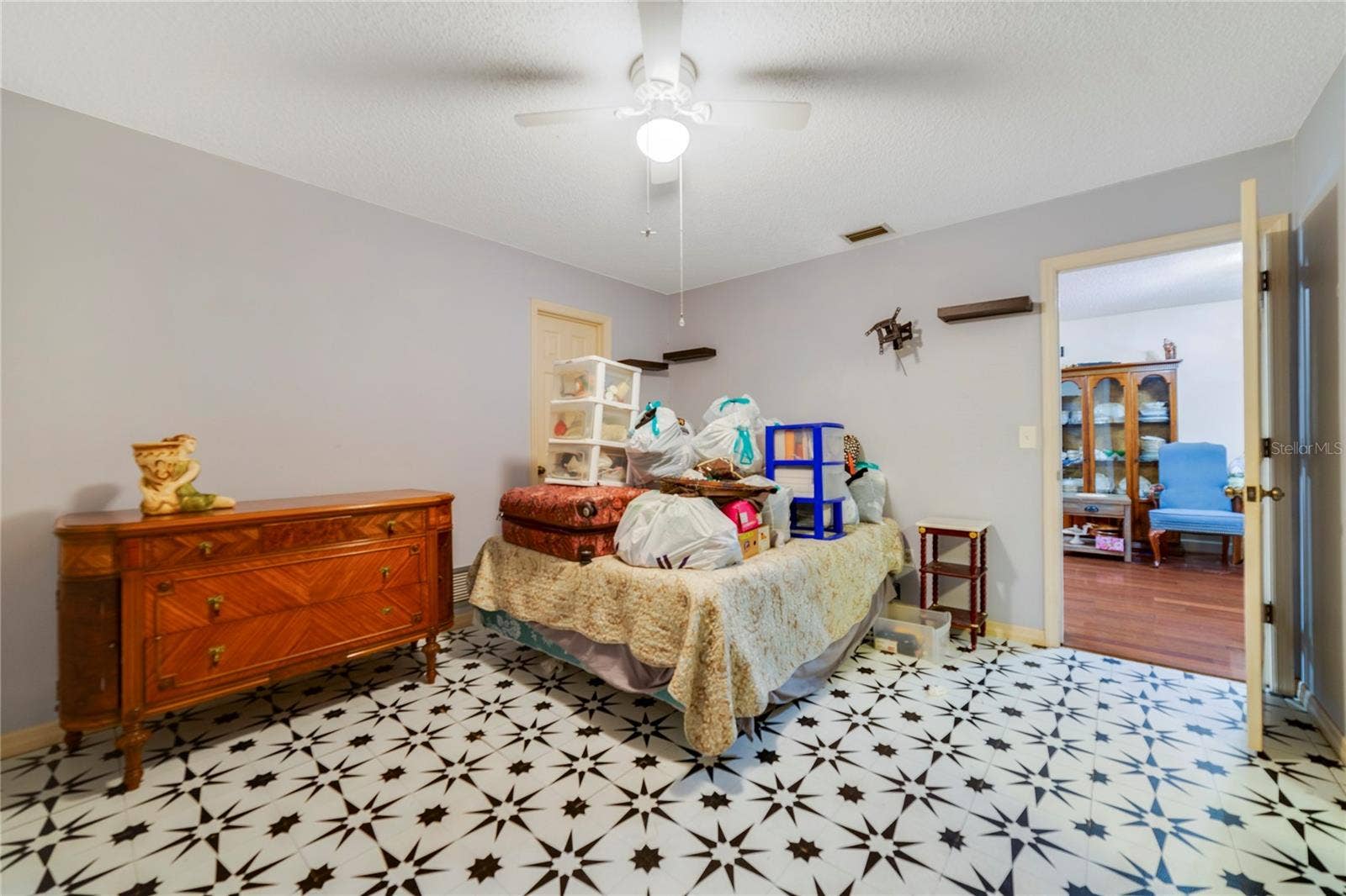 Second bedroom