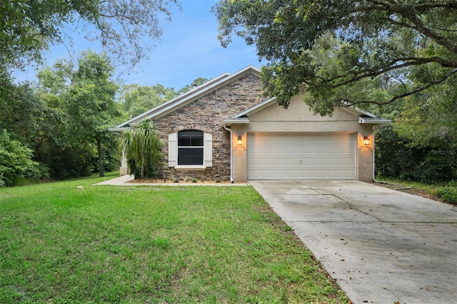 2535 E LAKE DRIVE, DeLand, FL 32724 2535 E LAKE DRIVE, DeLand, FL 32724
