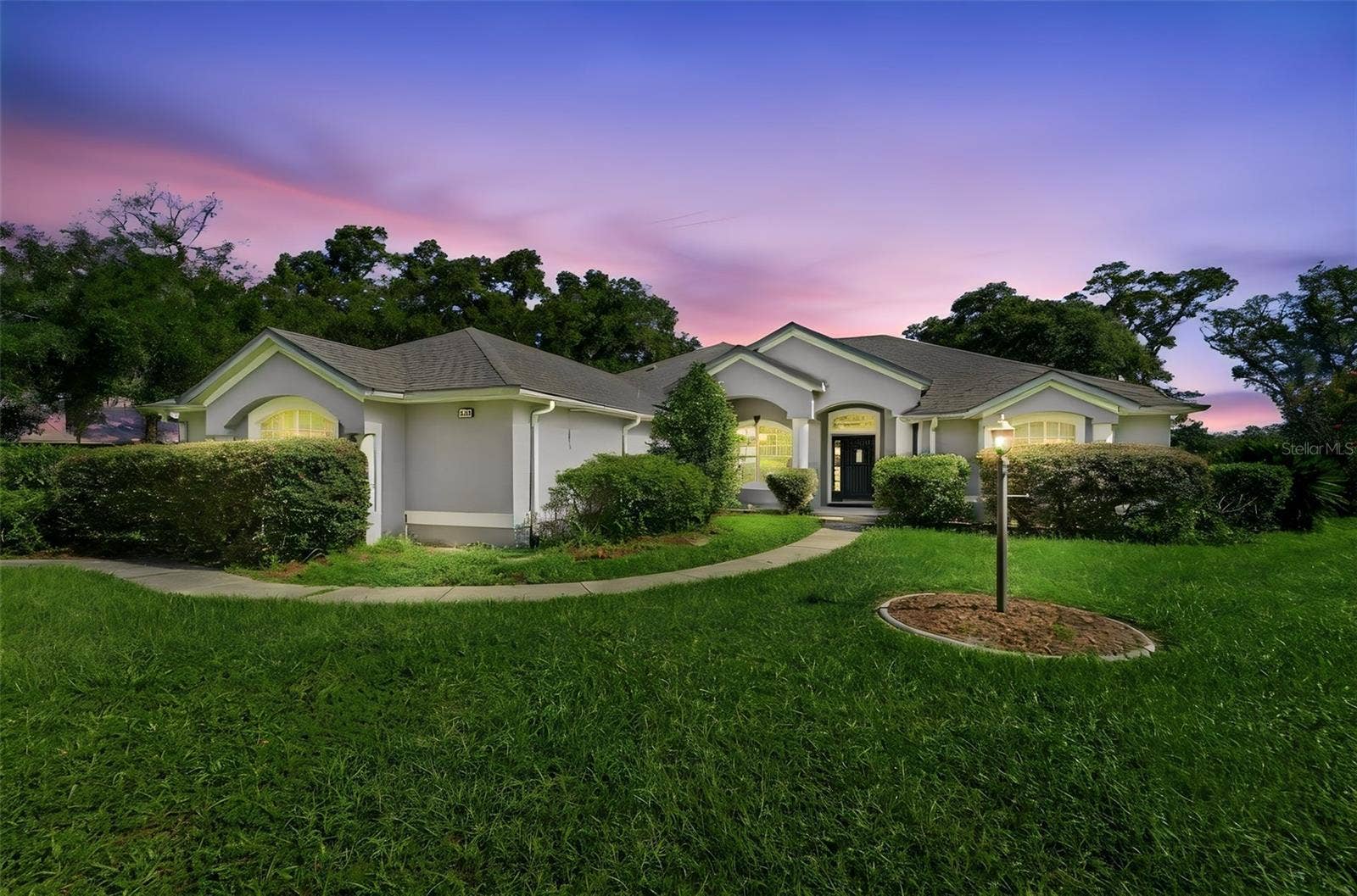 2111 SUN VALLEY LANE, Deland, FL 32720 WELCOME HOME!