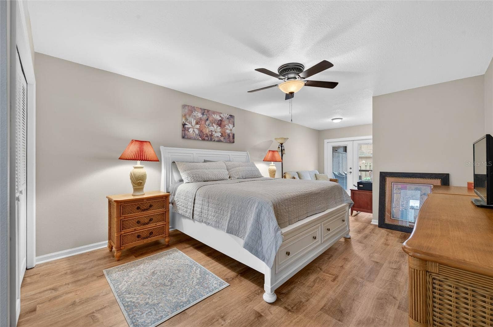 8 MIMOSA TRAIL, Ormond Beach, FL 32174 Primary Bedroom + sitting area