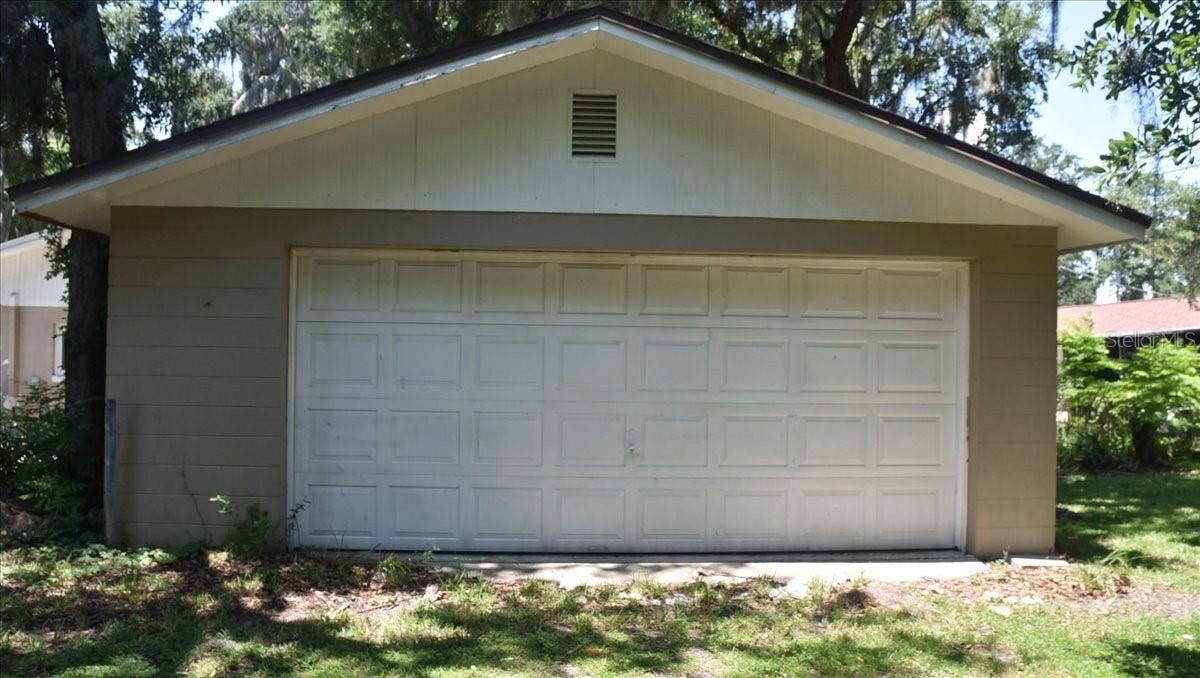 Detached Garage