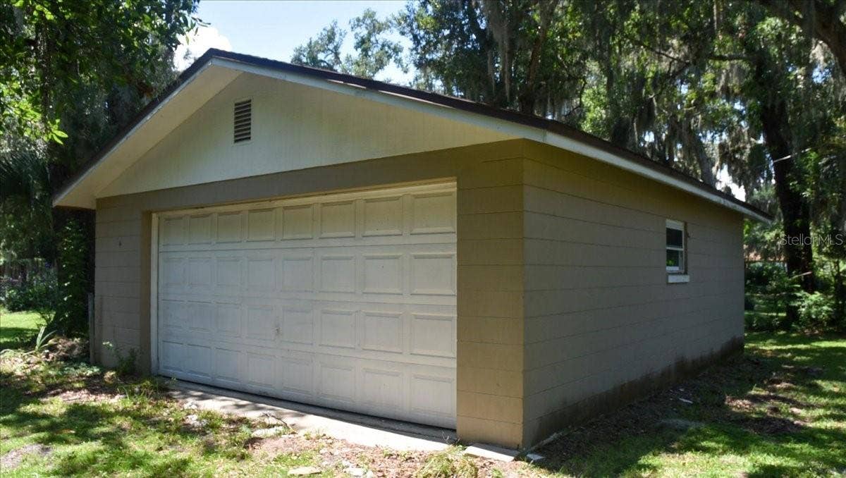 Detached Garage