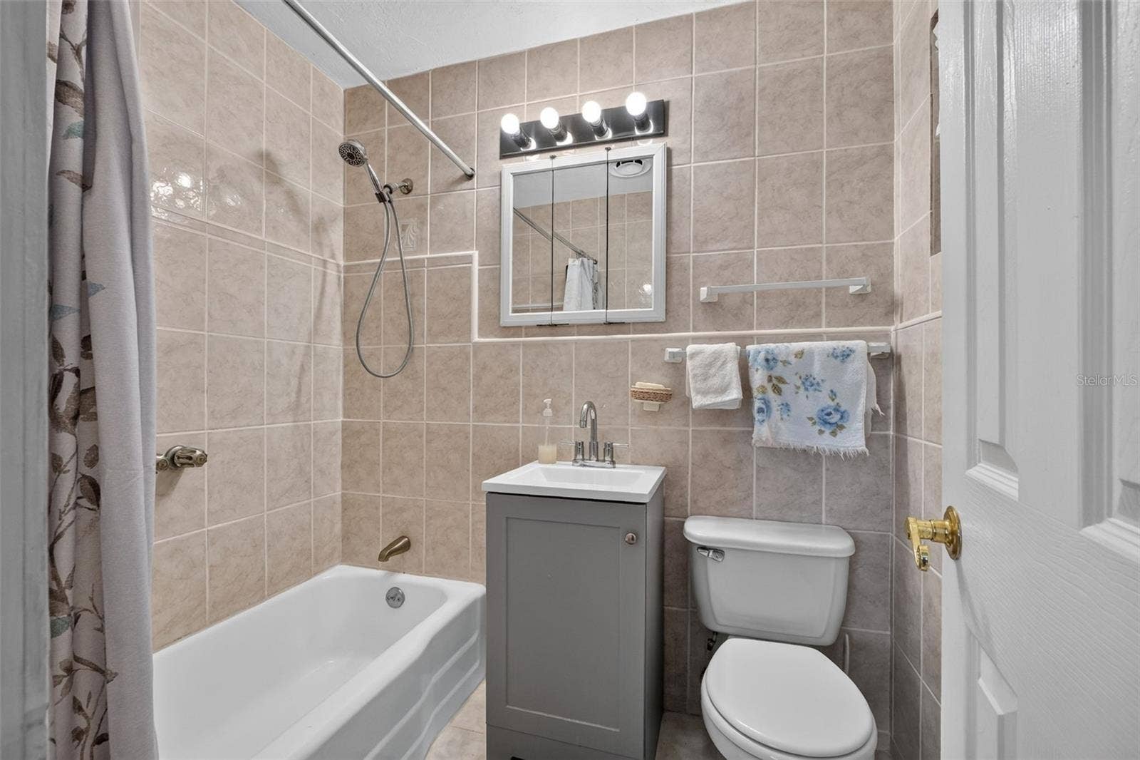 2525 CORAL WAY W, Daytona Beach, FL 32118 2525 CORAL WAY W, Daytona Beach, FL 32118