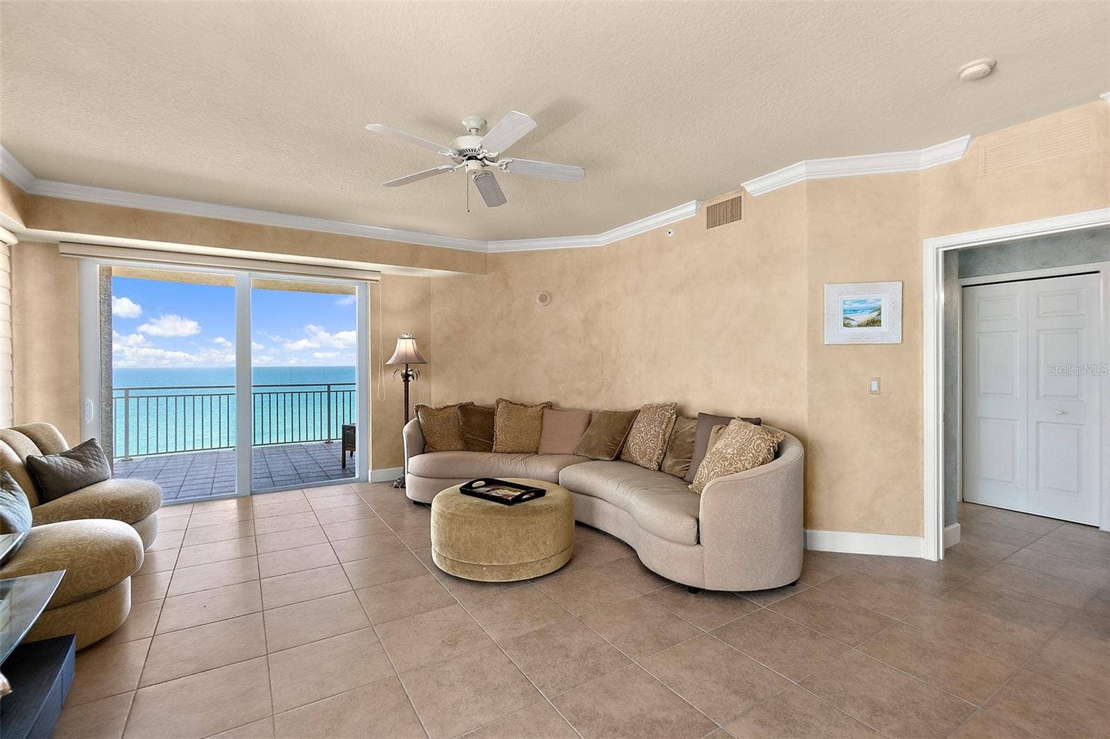 2403 S ATLANTIC AVENUE, #1008, Daytona Beach Shores, FL 32118 Crown molding