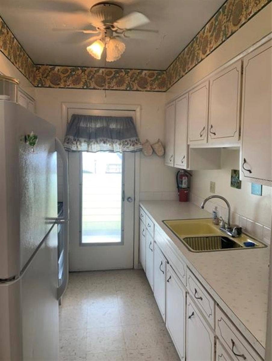 3009 N HALIFAX AVENUE, #2, Daytona Beach, FL 32118 Clubhouse Kitchen