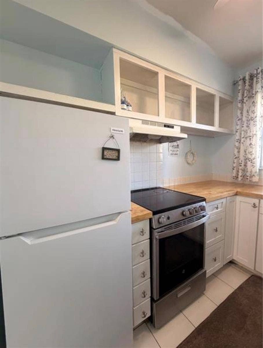 3009 N HALIFAX AVENUE, #2, Daytona Beach, FL 32118 Kitchen 9X7 with open shelving