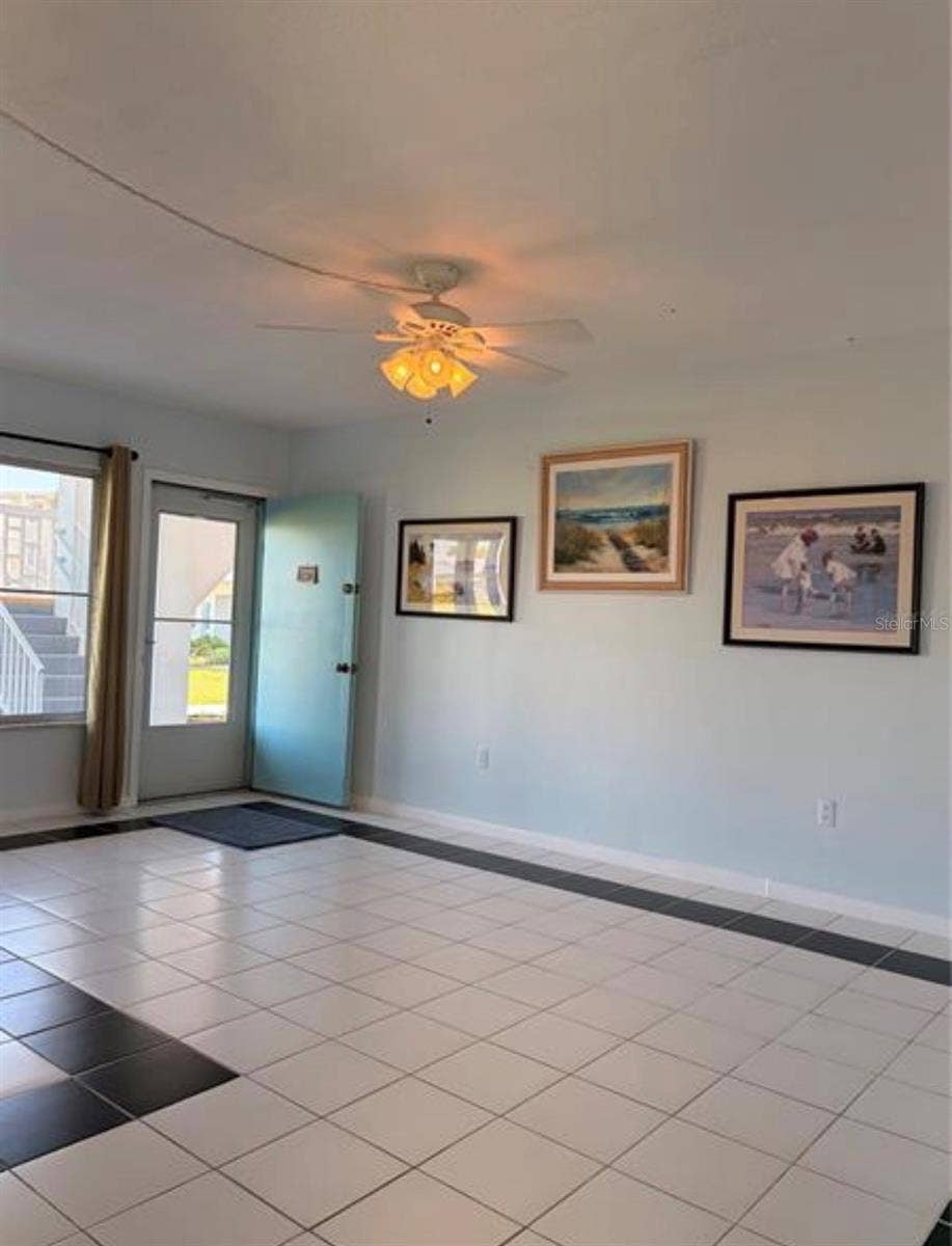 3009 N HALIFAX AVENUE, #2, Daytona Beach, FL 32118 Living room 18X11