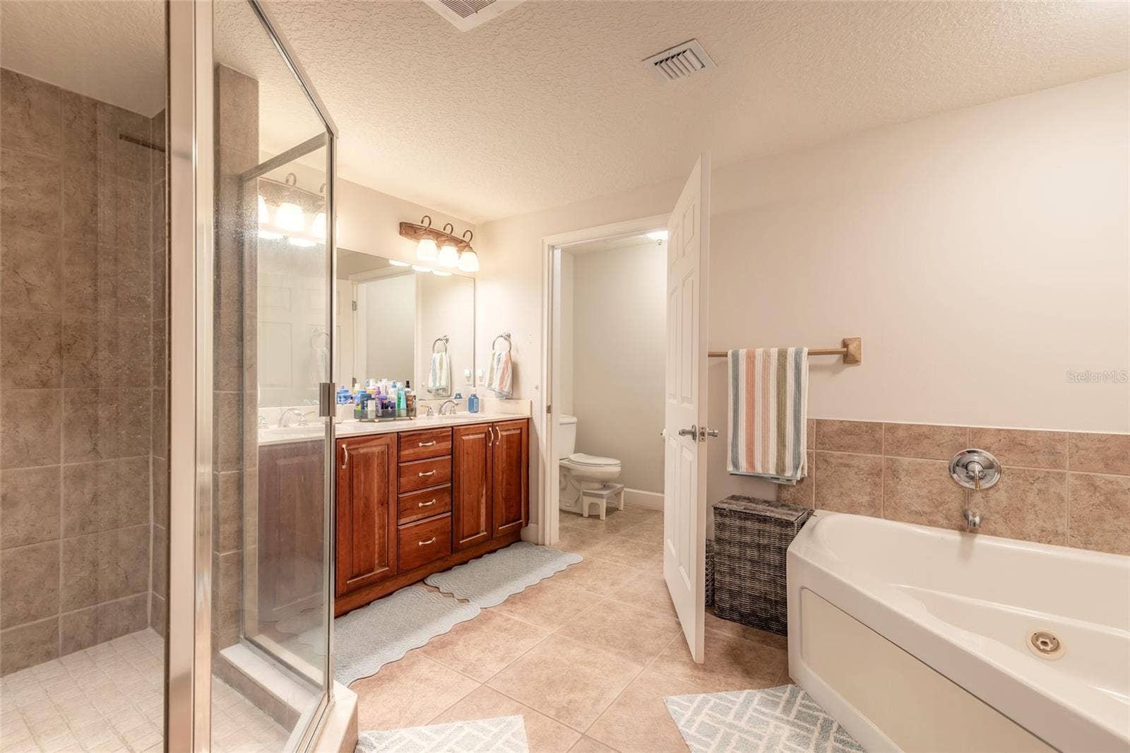 2403 S ATLANTIC AVENUE, #910, Daytona Beach Shores, FL 32118 Primary Bathroom