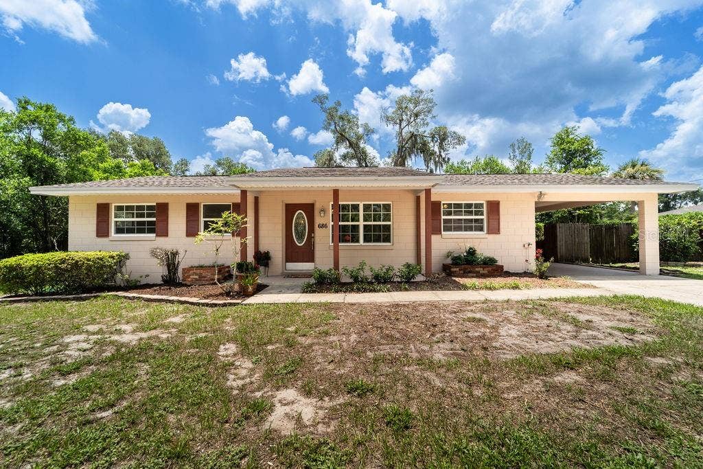 686 E KENTUCKY AVENUE, DeLand, FL 32724 686 E KENTUCKY AVENUE, DeLand, FL 32724