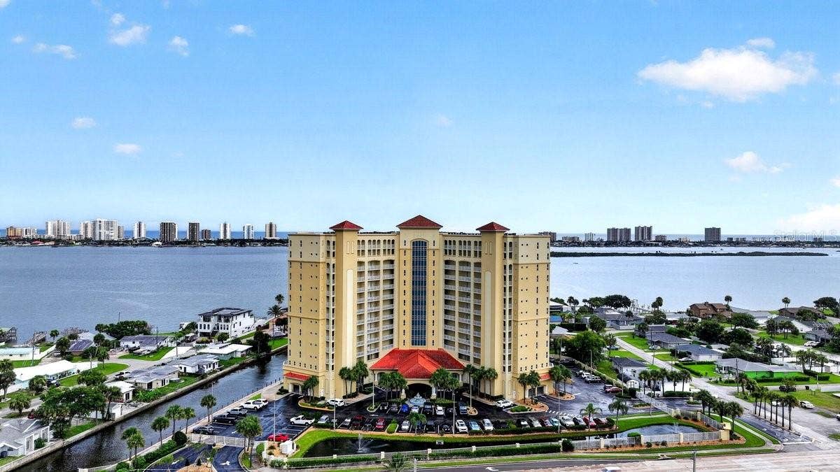2801 S RIDGEWOOD AVENUE, #504, South Daytona, FL 32119