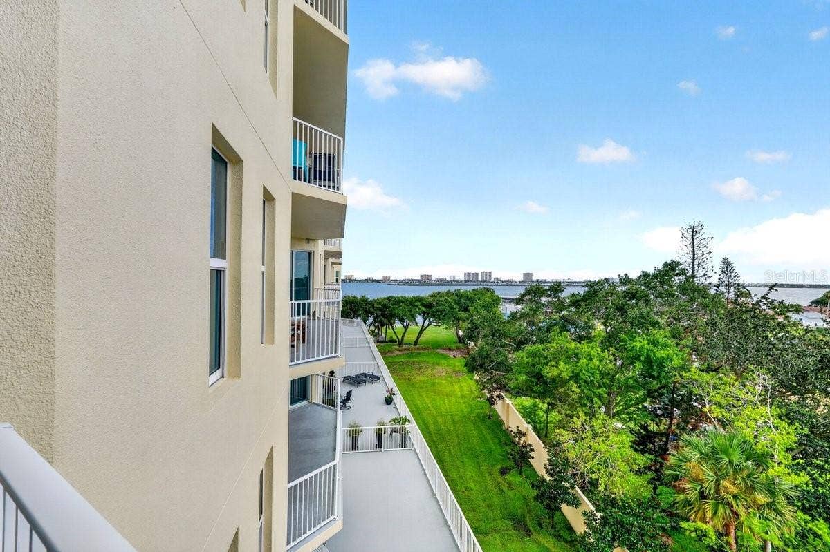 2801 S RIDGEWOOD AVENUE, #504, South Daytona, FL 32119