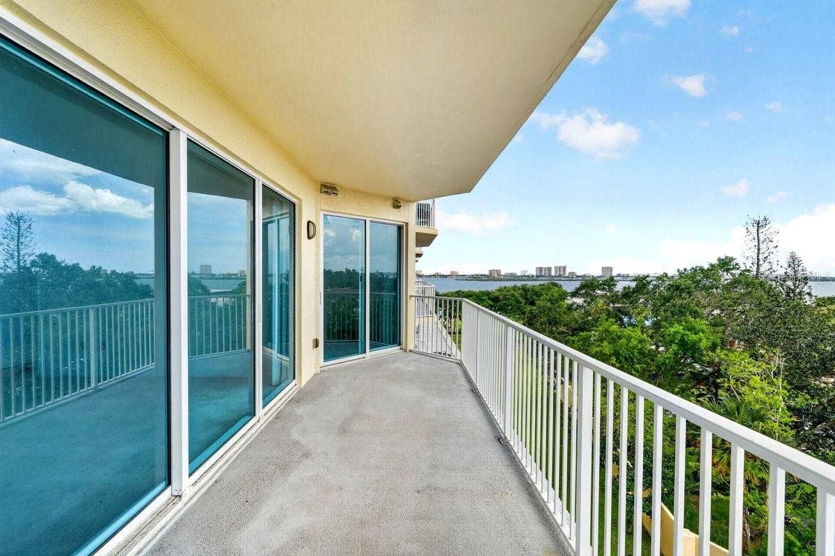 2801 S RIDGEWOOD AVENUE, #504, South Daytona, FL 32119
