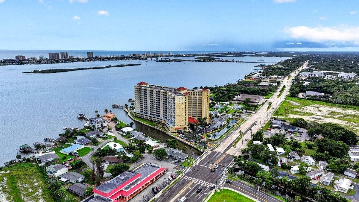 2801 S RIDGEWOOD AVENUE, #504, South Daytona, FL 32119