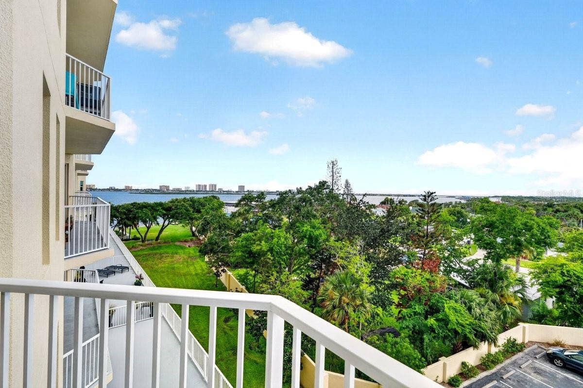 2801 S RIDGEWOOD AVENUE, #504, South Daytona, FL 32119