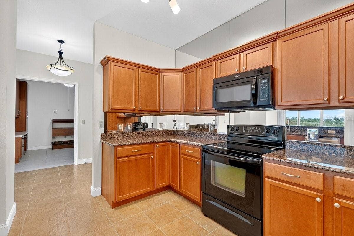 2801 S RIDGEWOOD AVENUE, #504, South Daytona, FL 32119