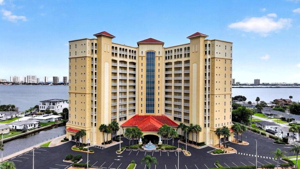 2801 S RIDGEWOOD AVENUE, #504, South Daytona, FL 32119
