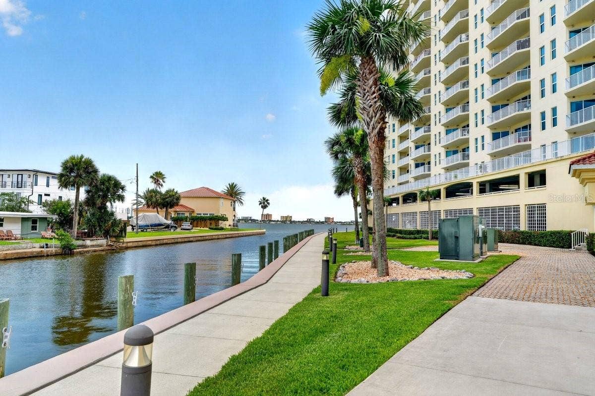 2801 S RIDGEWOOD AVENUE, #504, South Daytona, FL 32119