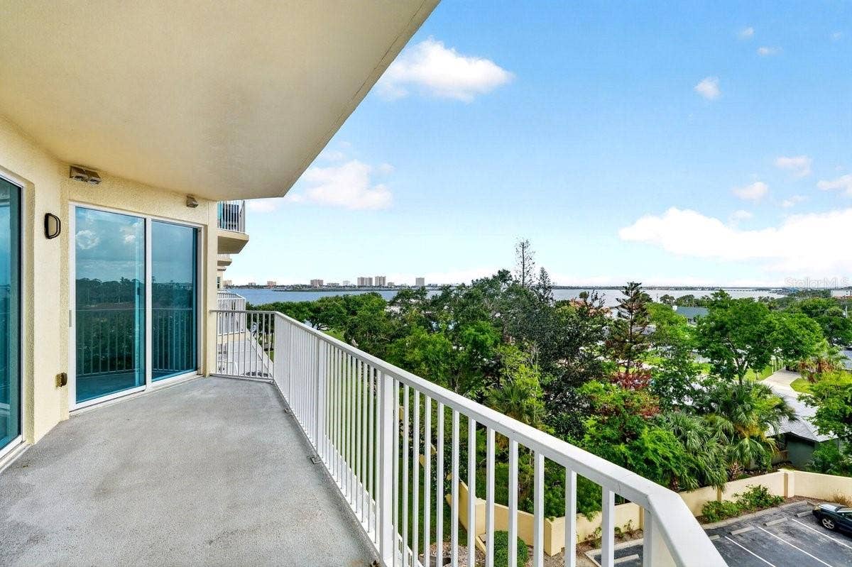 2801 S RIDGEWOOD AVENUE, #504, South Daytona, FL 32119