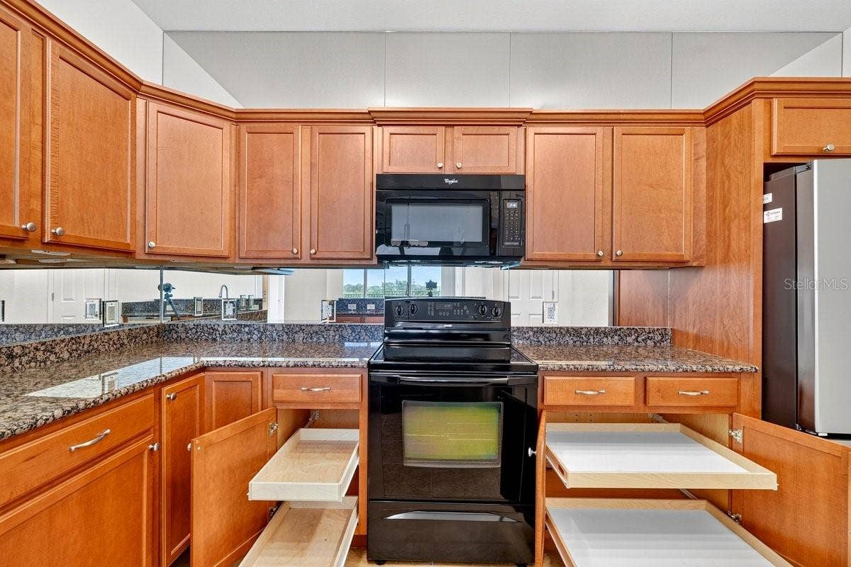 2801 S RIDGEWOOD AVENUE, #504, South Daytona, FL 32119
