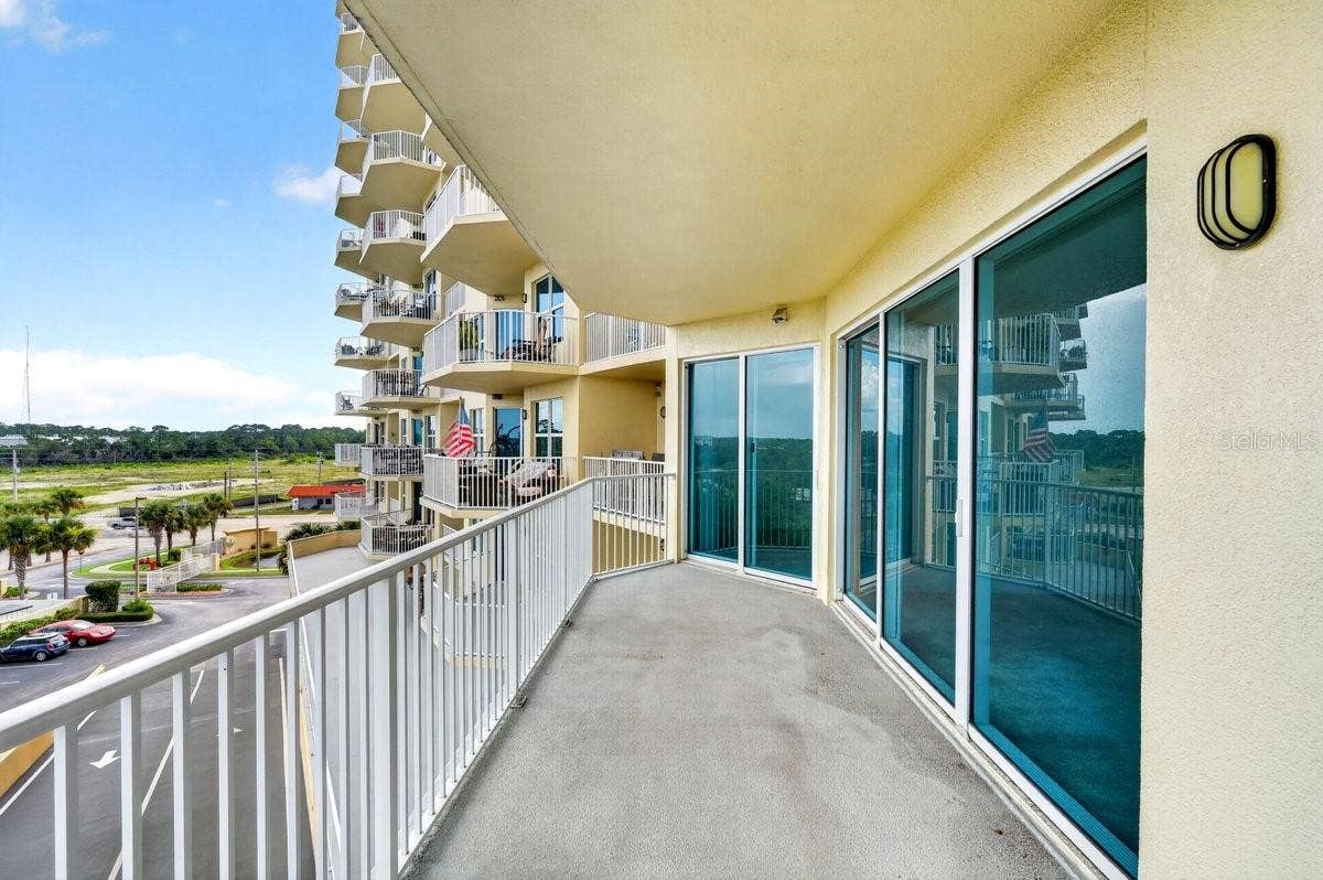 2801 S RIDGEWOOD AVENUE, #504, South Daytona, FL 32119